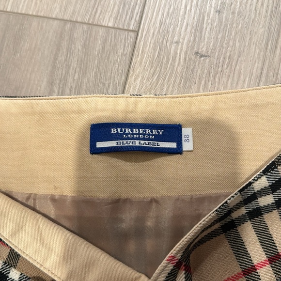 AUTHENTIC BURBERRY SKIRT - Picture 2 of 3